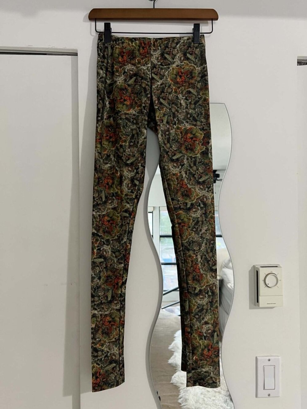 Burning Artists Collective Merry Kushmas weed / pot leggings, S